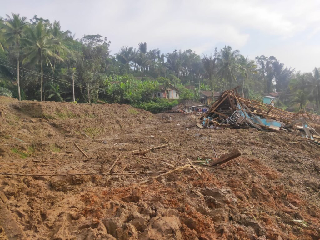 tanah bergerak