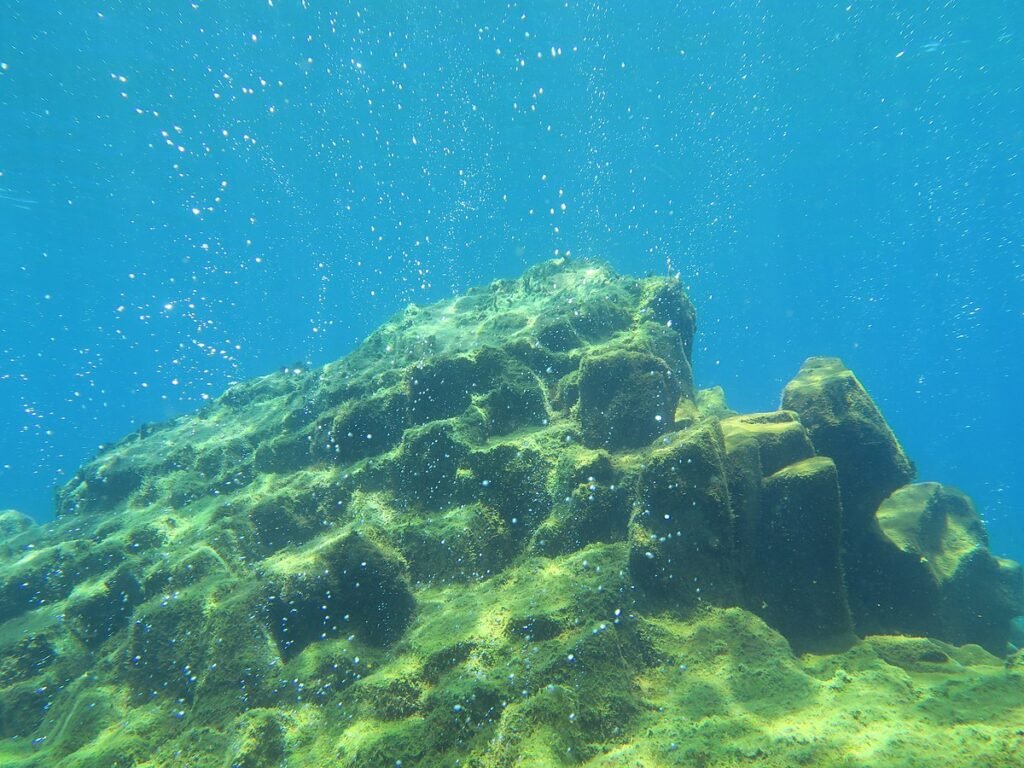 gunung api bawah laut