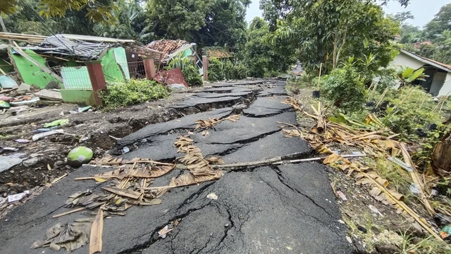 tanah bergerak