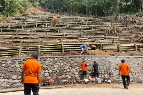 3 Kearifan Lokal Masyarakat dalam Hadapi Longsor dan Tanah Bergerak