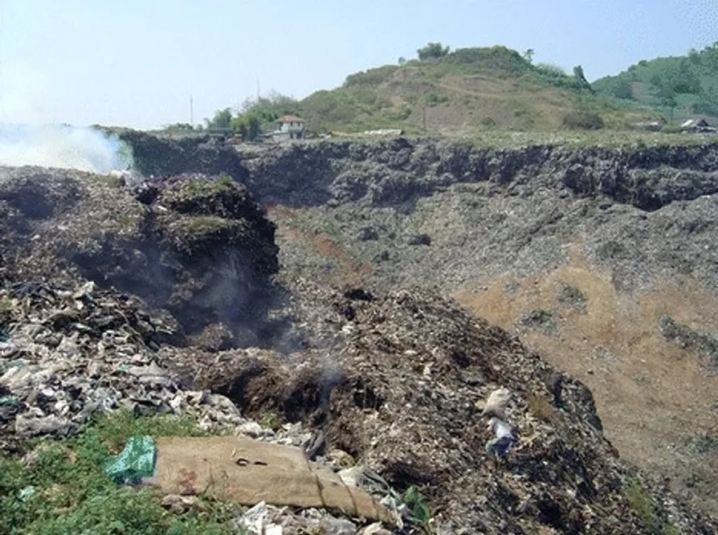 Bencana Sampah Pernah Mengancam Ketahanan Pangan Masyarakat Adat Cireundeu