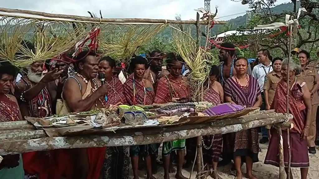 Batasi Diri Mengambil Sumber Daya Alam, Lewat Sasi dan Egek