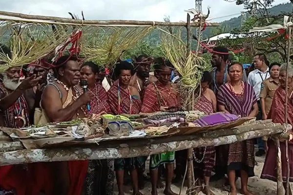 Batasi Diri Mengambil Sumber Daya Alam, Lewat Sasi dan Egek