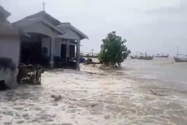 Pantai Utara Jawa Tengah Disambangi Bencana Hidrometeorologi