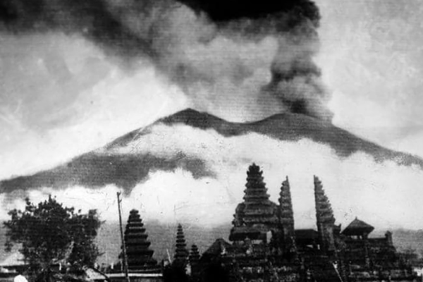 Throwback Erupsi Gunung Agung Tahun 1963