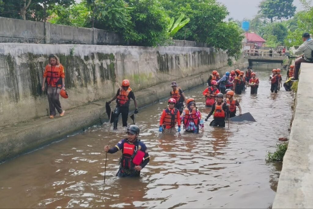 Me-mitigasi Bencana, Menyusur Sungai Ciputat