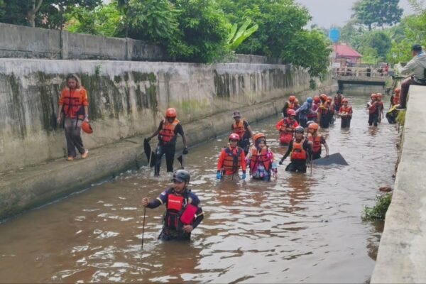 Me-mitigasi Bencana, Menyusur Sungai Ciputat