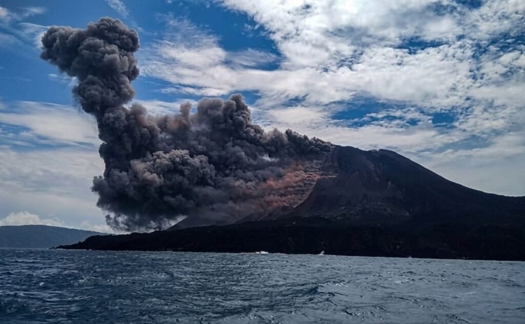 Gunung Kapi (Krakatau Purba), Laut yang Naik, dan Ingatan tentang Bencana 1.600 Tahun Lalu, Membaca Kembali Pustaka Raja Purwa